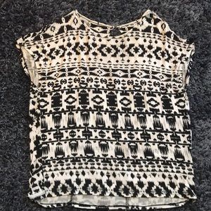 Black & White Tribal Pattern T-Shirt size M